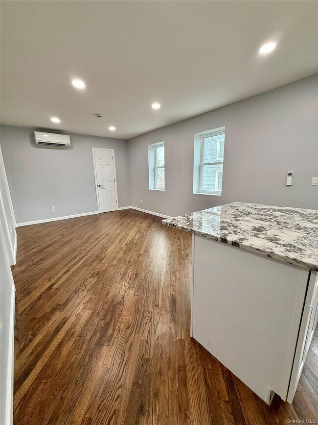 Building Photo - 19 Lee Ave