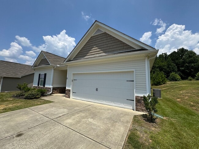 Building Photo - Nice 3/2 house in West Rome- $1,995