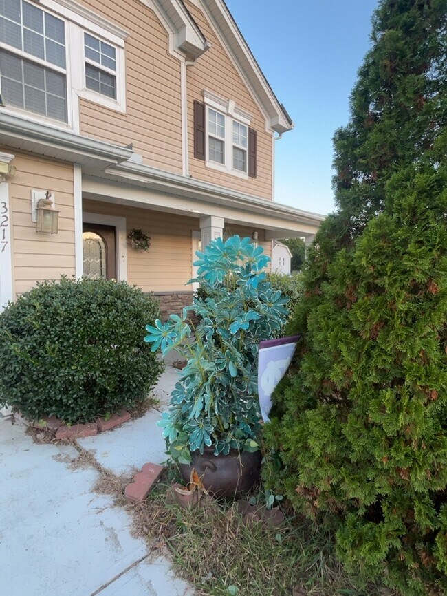 Building Photo - SPECIAL!!!!!$500 OFF SECOND MONTHS RENT!!!!!! Spacious 4-Bedroom Home with Expansive Loft & Moder...