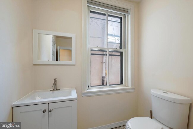 Building Photo - 2212 Fairmount Ave