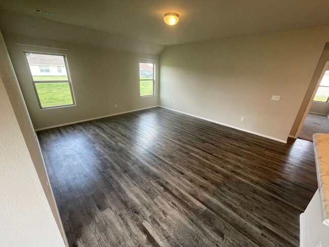 Building Photo - 3 bedroom 2 bath home for rent in Elkins