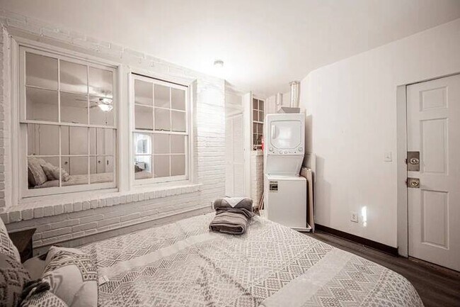 Building Photo - Cozy