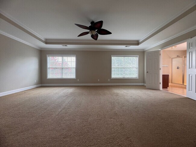 Building Photo - Stunning 5 Bedroom 4 Bath Home with 3 Car ...
