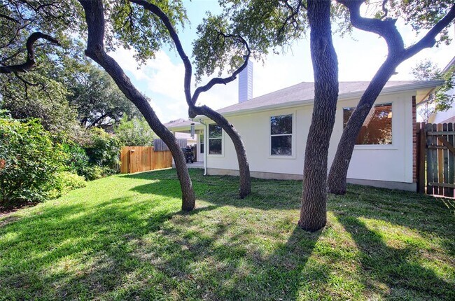 Building Photo - 1519 Hawk Dr