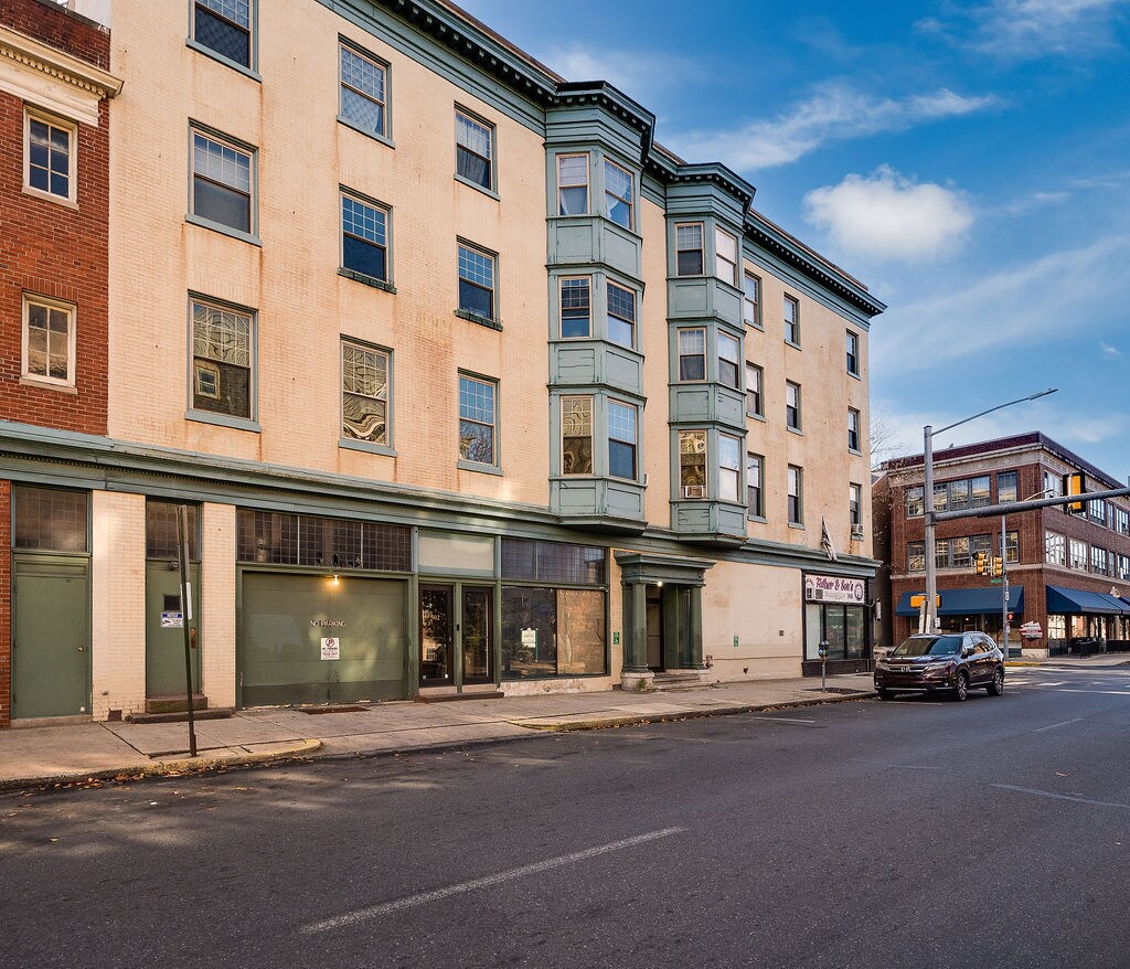 Building Photo - 500 Walnut St