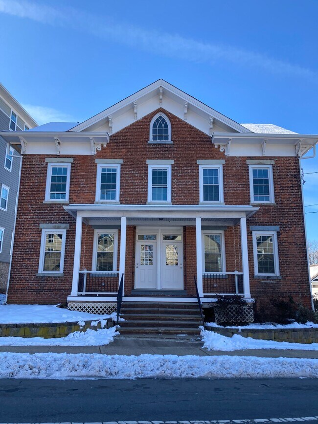 Building Photo - 2BR + Bonus Space in Downtown Somerville