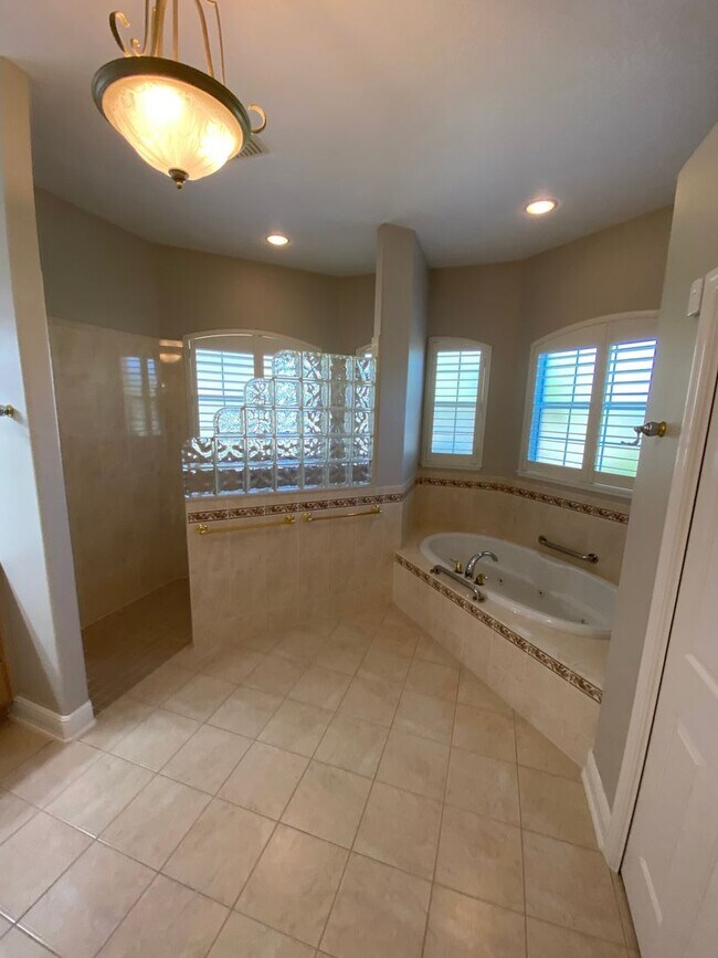 Building Photo - Spectacular and Luxurious Turnkey ANNUAL Lease in The Village of Bridgeport