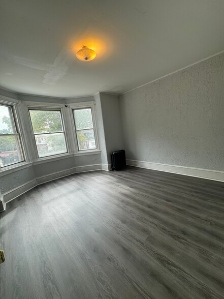 Building Photo - 4660 Castor Ave