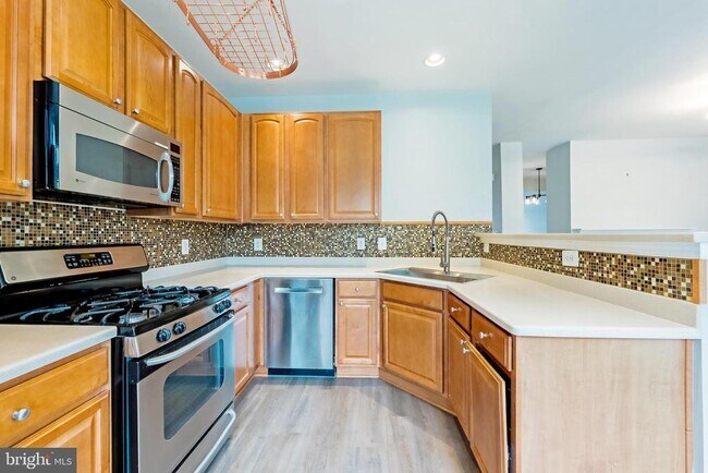 Building Photo - 3385 Beechcliff Dr