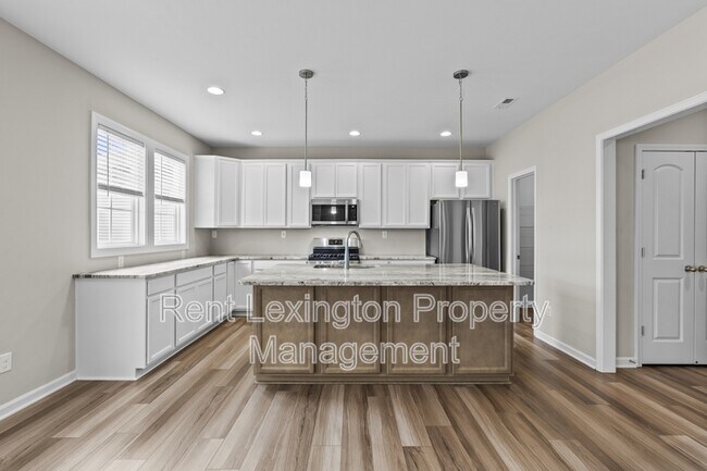 Building Photo - 220 Little Leaf Dr
