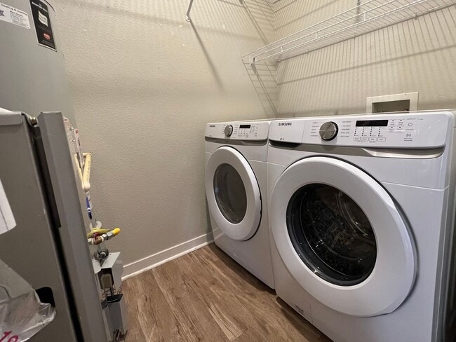 Building Photo - Incredible First Floor Corner 2bd/2ba Loft at Via Varra! AVAILABLE 7/1!