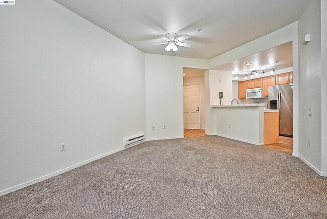 Building Photo - 280 Caldecott Ln