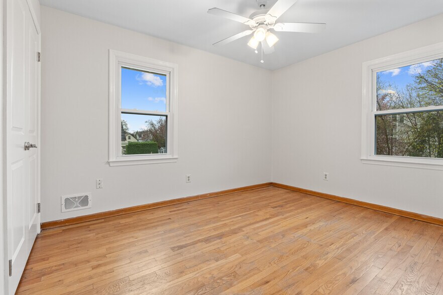 Building Photo - 548 Downer St