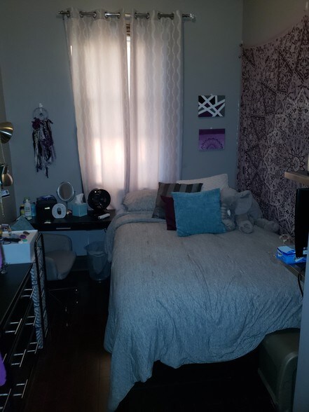 Building Photo - 1533 Cecil B. Moore Ave