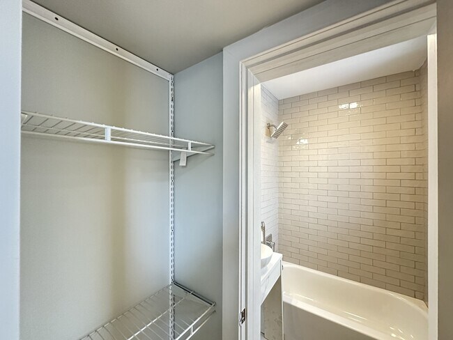 Building Photo - 503 W Belmont Ave