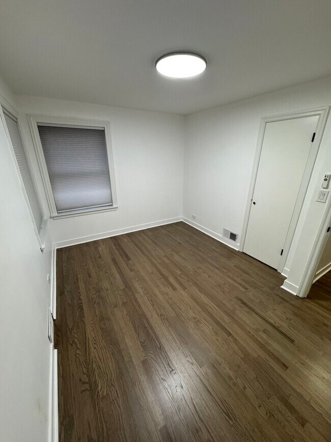 Building Photo - 896 Webster Ln