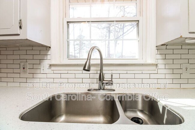 Building Photo - 113 Delchester Dr