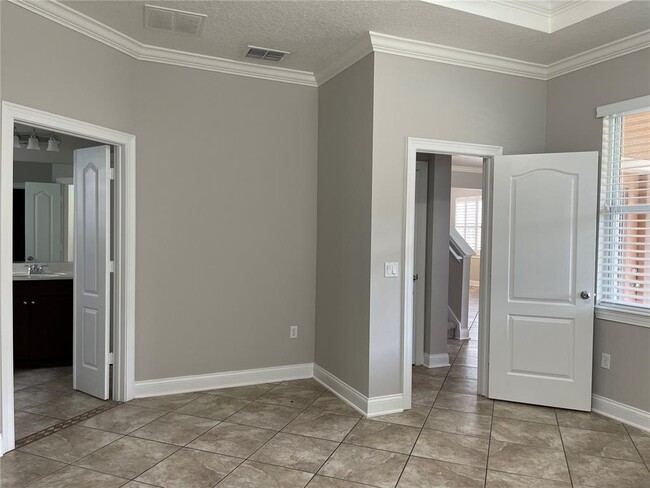 Building Photo - 12966 Calderdale Ave