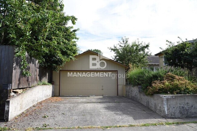 Building Photo - 3502 SE 13th Ave