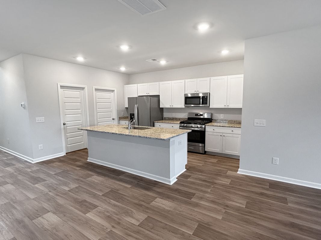 Building Photo - 367 Pine Crest View Dr