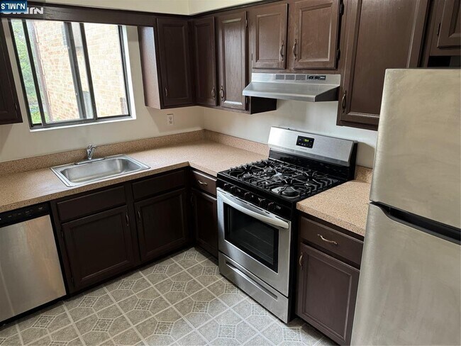 Building Photo - 105 Bellgrove Dr
