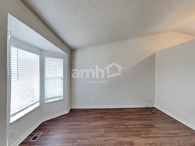 Building Photo - 6093 W Graceland Way