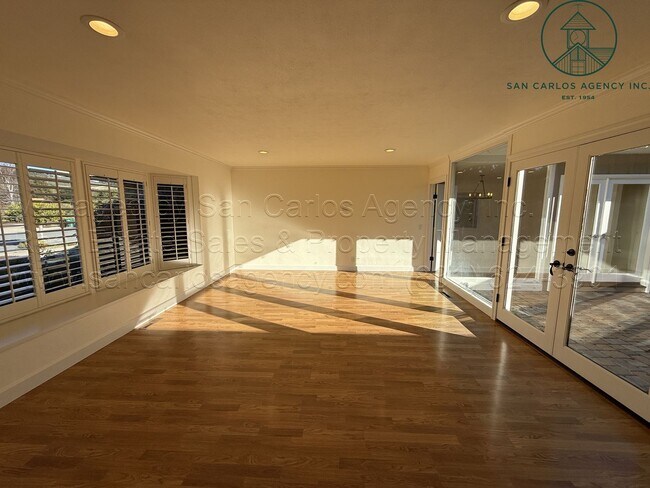 Building Photo - 7042 Valley Greens Cir