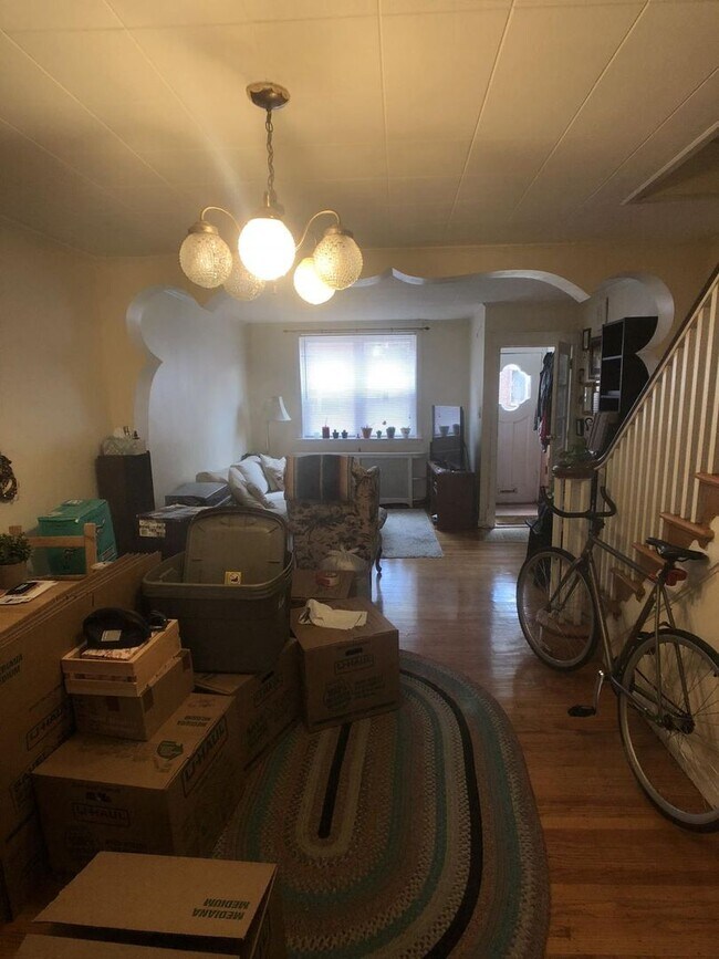Building Photo - Modern 3 Bedroom, 1 Bath Passyunk Sq. Home...