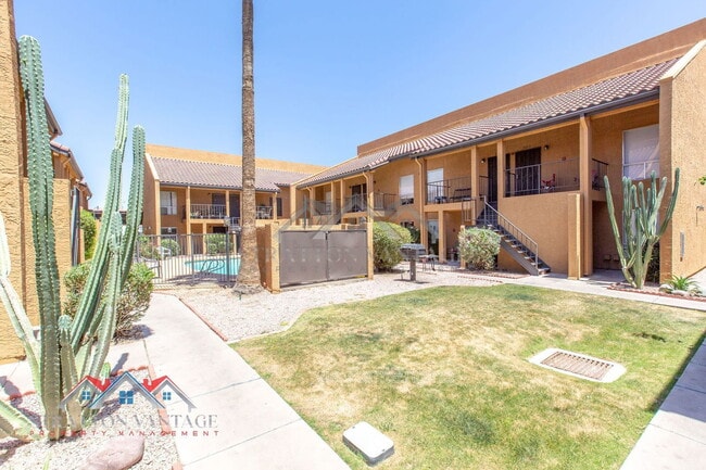 Building Photo - 1831 W Mulberry Dr