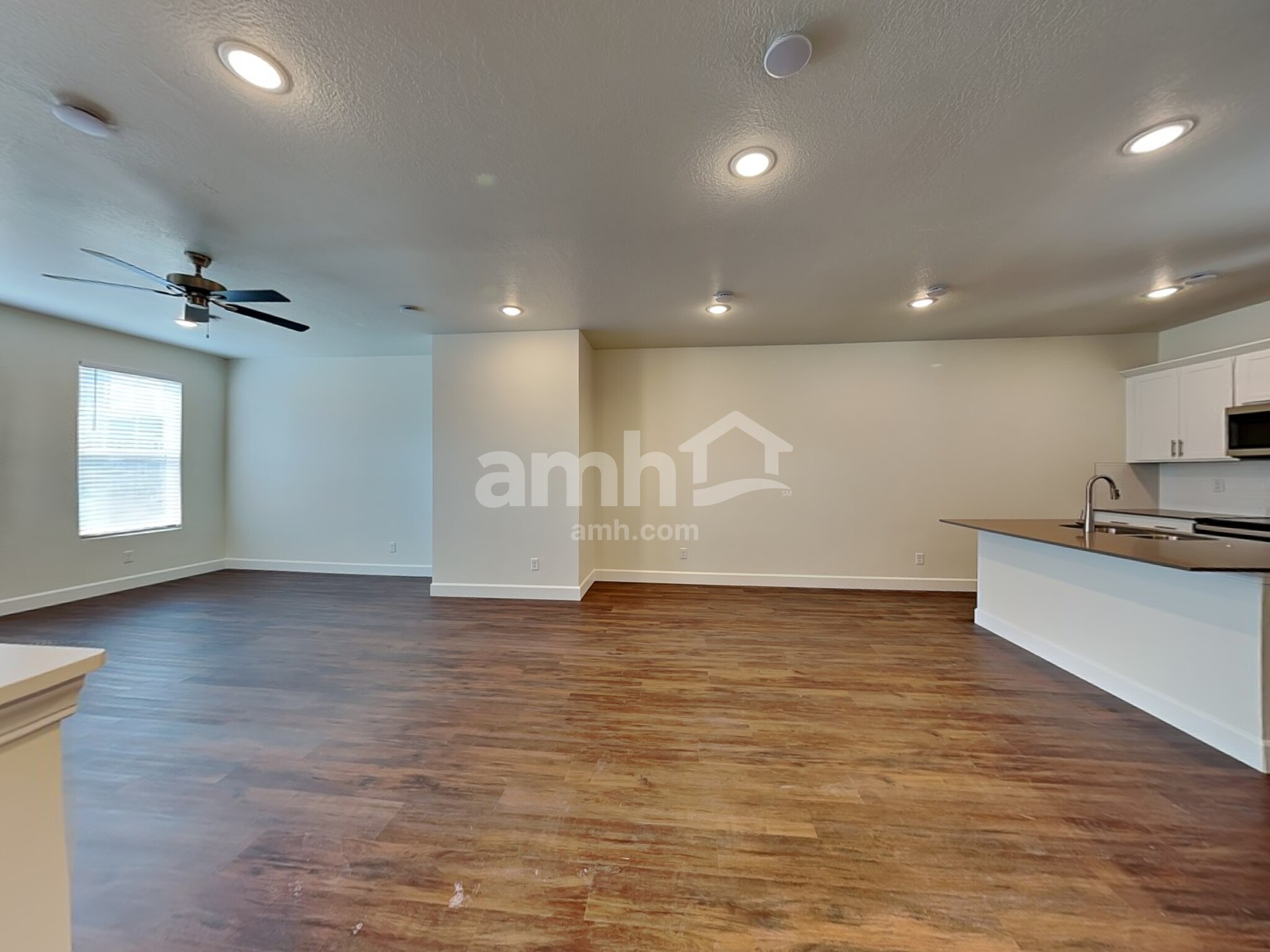 Building Photo - 11033 S Blue Bayou Dr