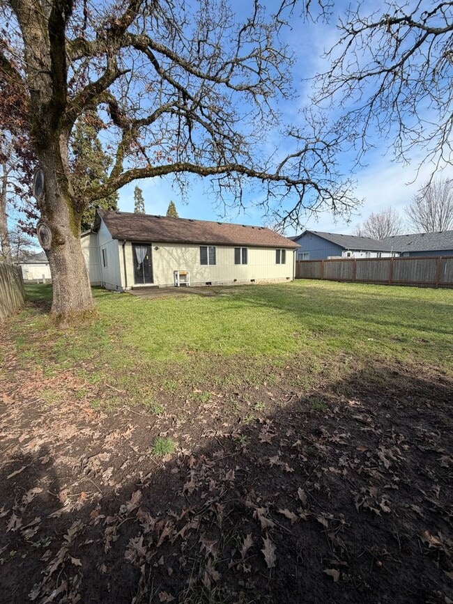 Building Photo - **MOVE IN SPECIAL**  Must See Updated 3 Bedroom with Large Yard!