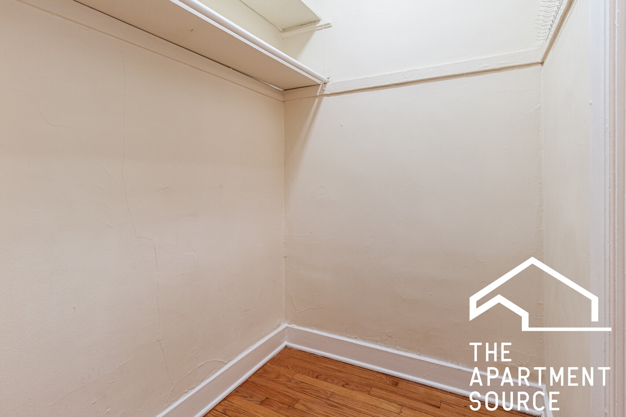 Building Photo - 560 W Arlington