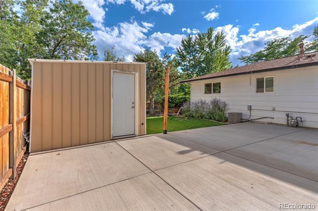 Building Photo - 411 Redwood Dr