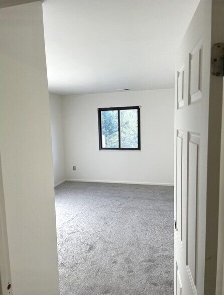 Building Photo - 176 Hackensack St