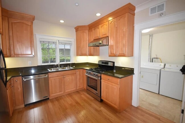 Building Photo - 1705 Palm Ave