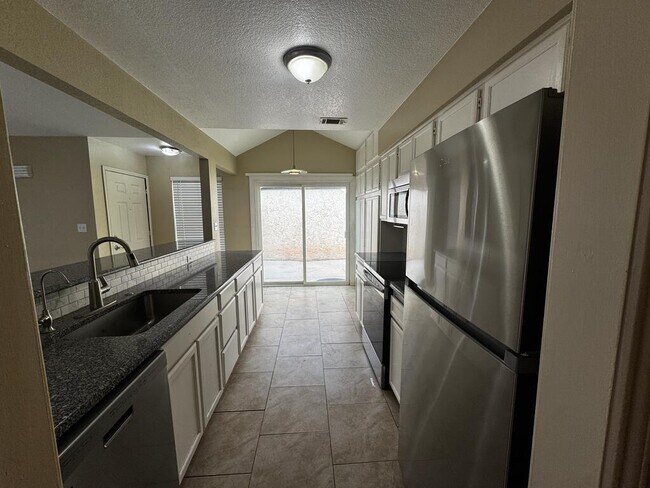 Building Photo - 3611 Monclave Dr