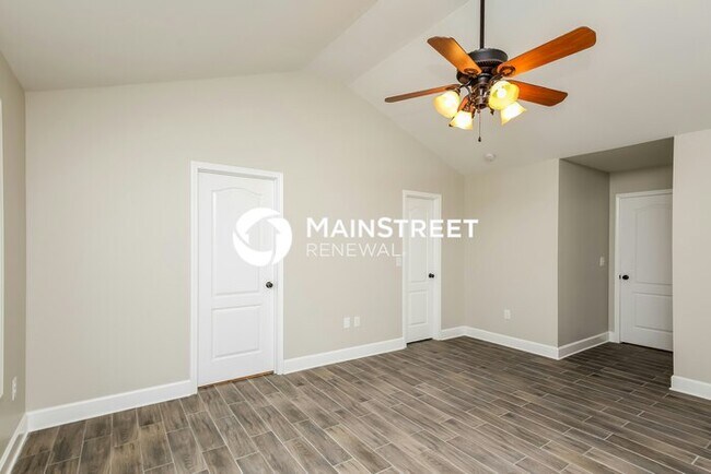 Building Photo - 4 Bedroom Pet-Friendly Home in Hoschton, GA with Main Street Renewal