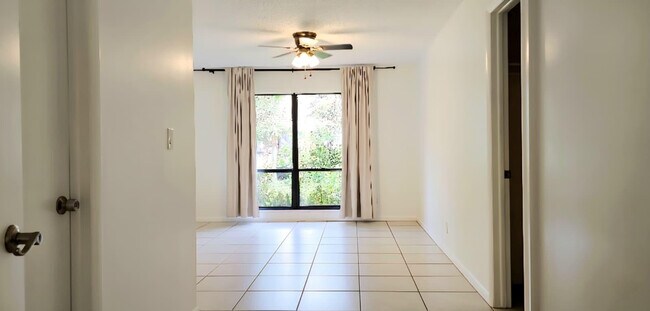 Building Photo - 10188 SW 53rd Ct