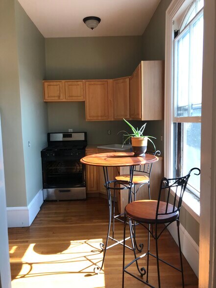 Building Photo - 420 E Merrimack St