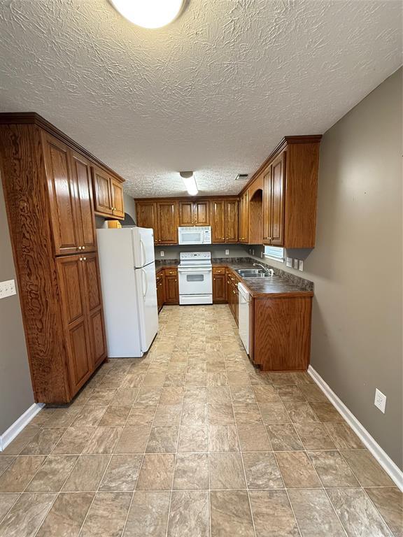 Building Photo - 406 James Ct