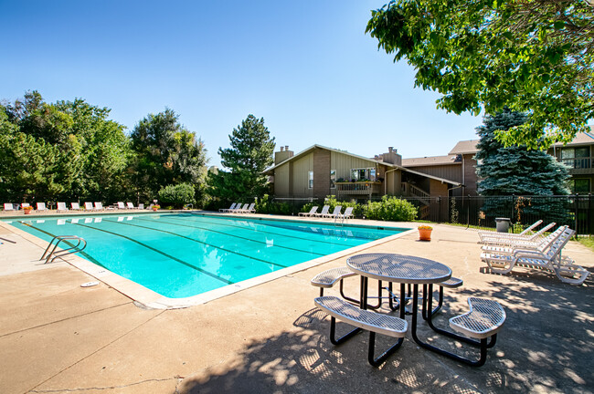 Primary Photo - 2800 Kalmia Ave