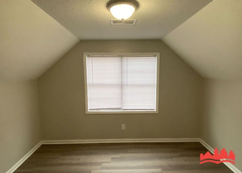 Building Photo - 1703 Scottwood St