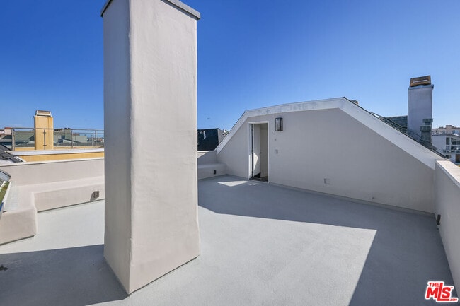 Building Photo - 4811 Roma Ct