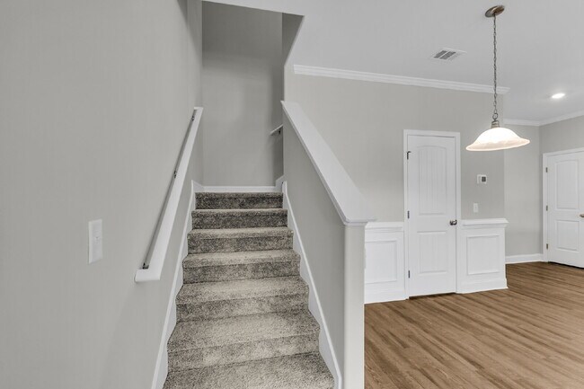 Building Photo - End Unit Townhome in Port Wentworth
