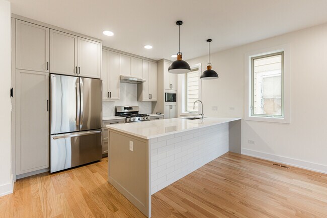 Building Photo - 5856 N Magnolia Ave