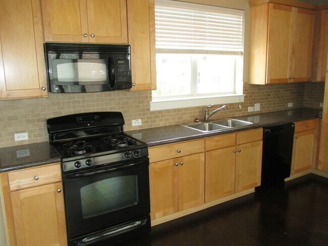 Building Photo - 1601 Miriam Ave