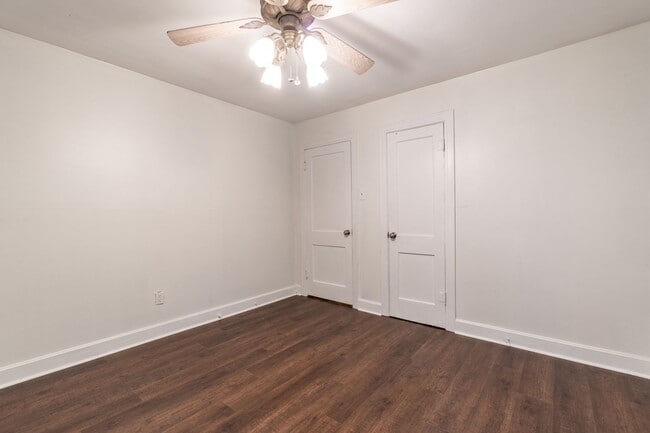 Building Photo - * Move-In Special - Half Off First Month's...