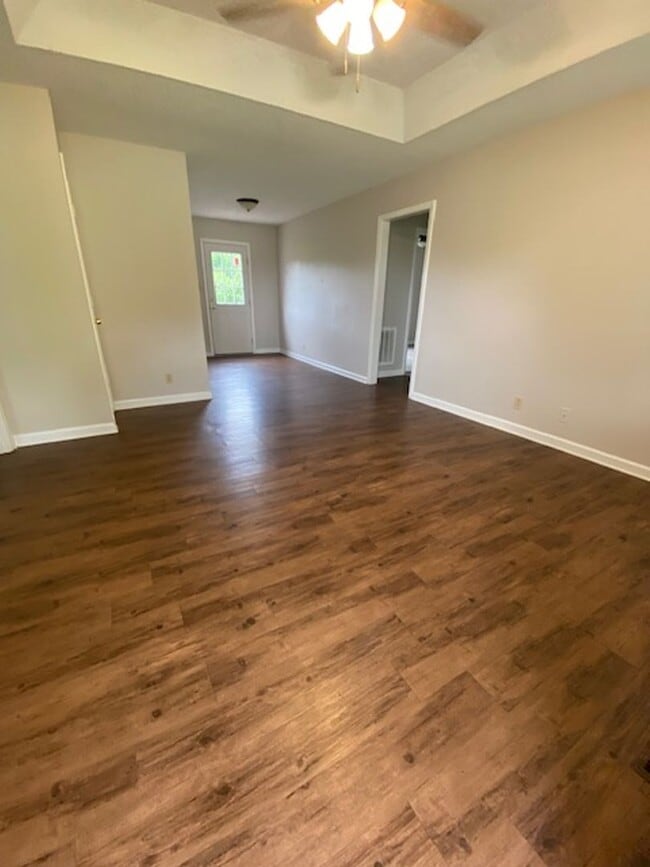 Building Photo - 1/2 off 1st months rent