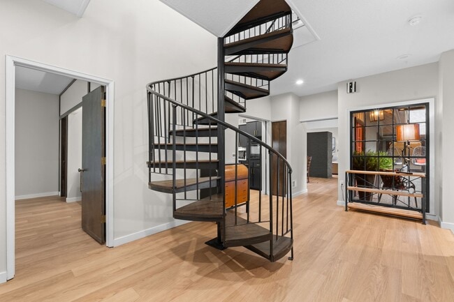 Building Photo - 211 Wendwood Dr