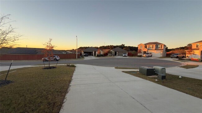 Building Photo - 2512 Hackamore Dr